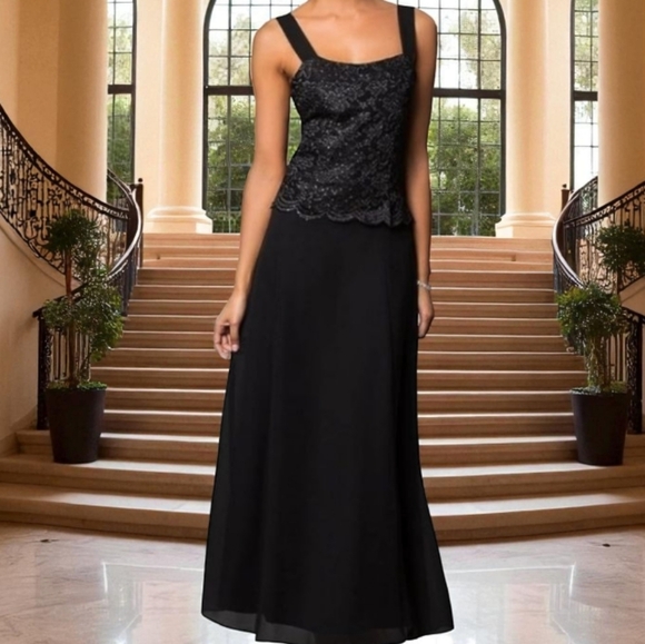 Sally | Chiffon and Lace sleeveless gown - Picture 1 of 9